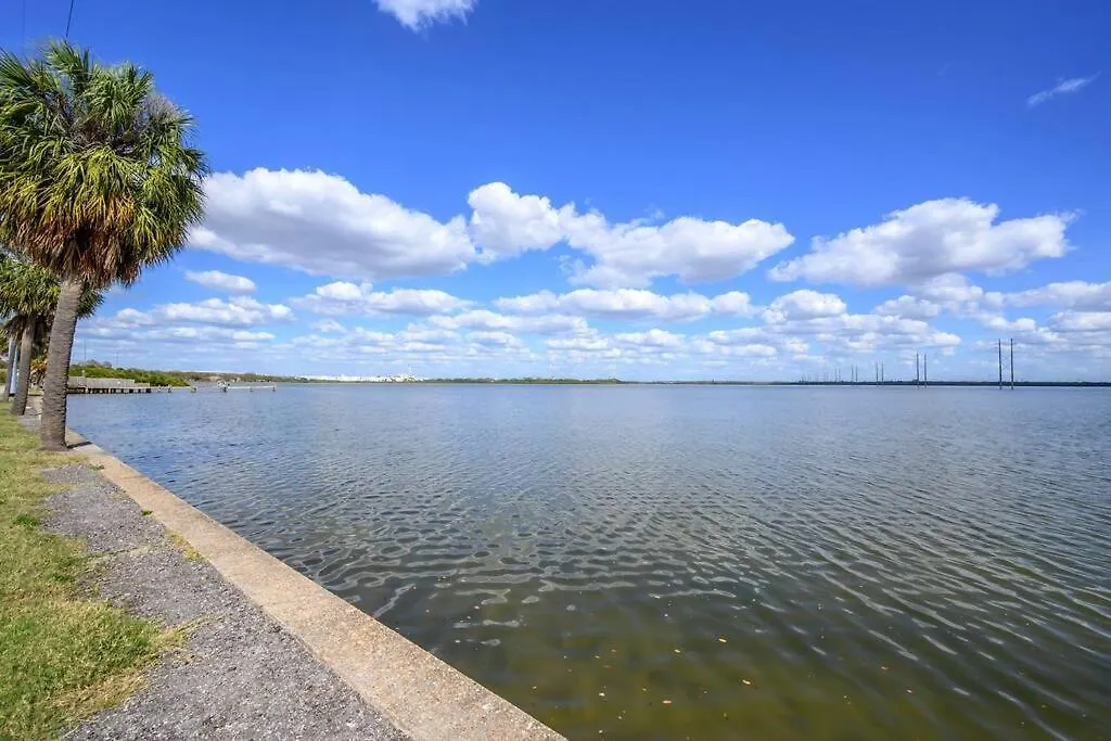 Santa Barbara On The Bay Waterfront Apartment Tampa